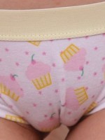 19 year old Zoe has the perfect camel toe in her tight panties